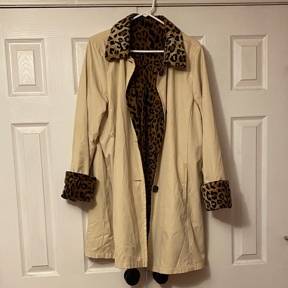 Chic Reversible Leopard/Beige Trench Coat